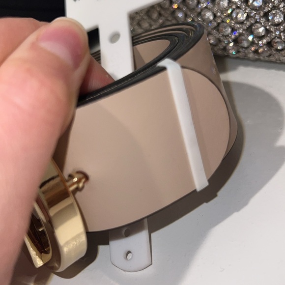 New Belt by Mario Valentino cream with gold logo size small - Picture 3 of 8